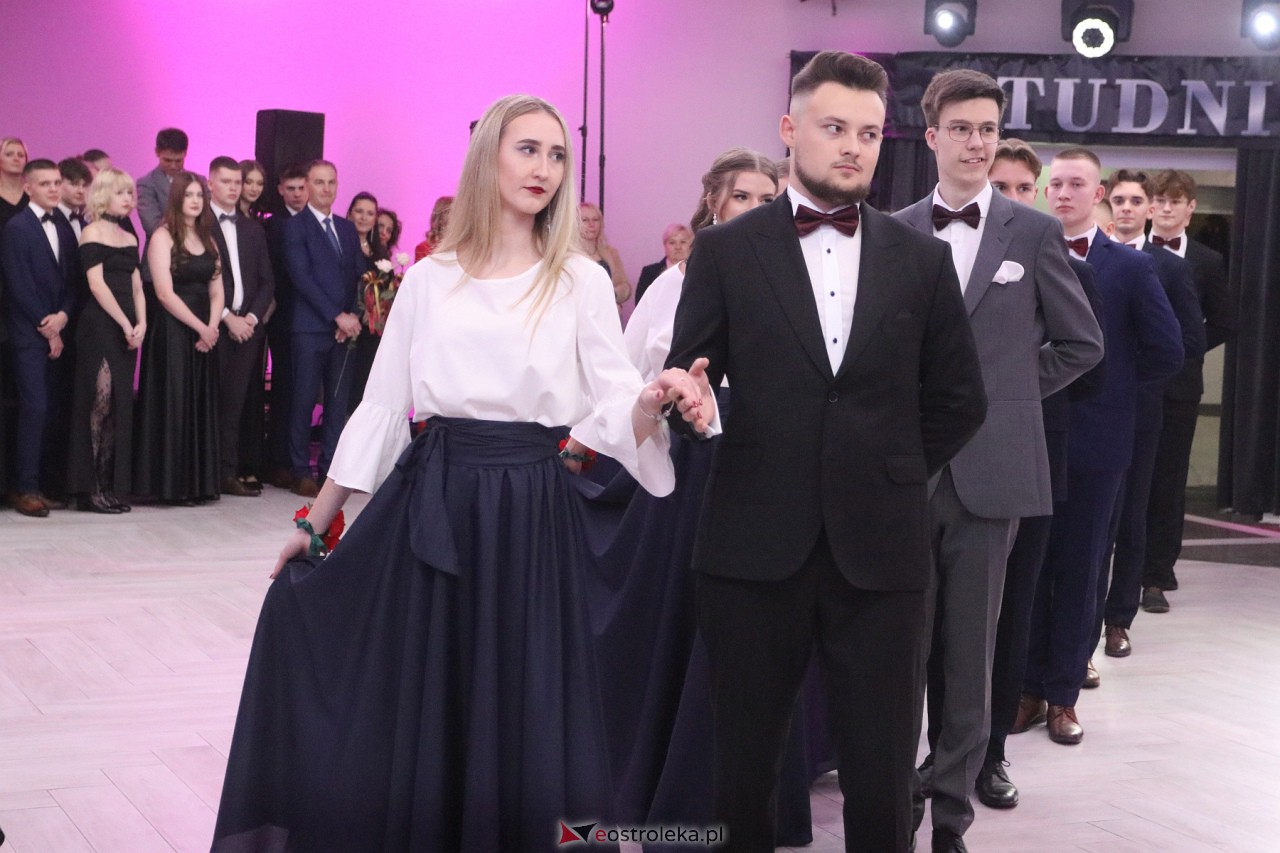 Studniówka 2024 I LO w Ostrołęce [13.01.2024] - zdjęcie #159 - eOstroleka.pl