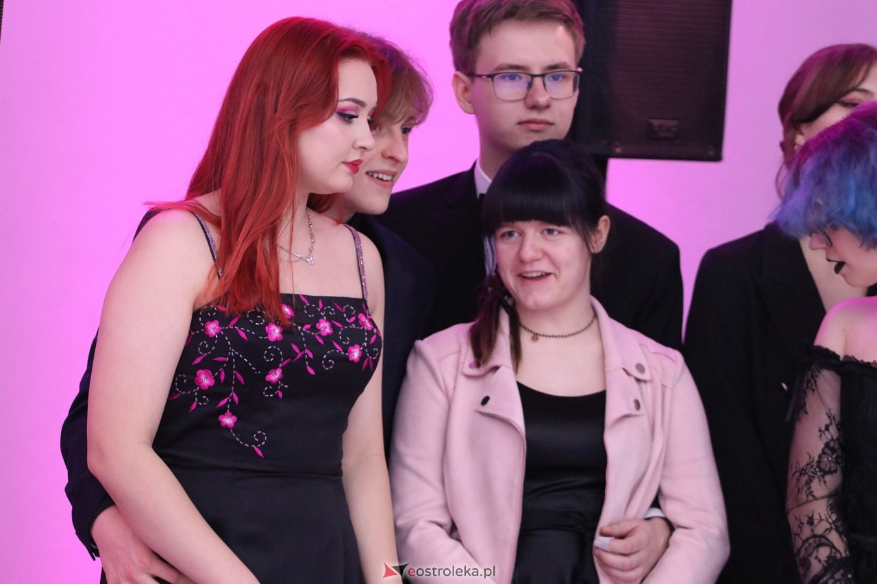 Studniówka 2024 I LO w Ostrołęce [13.01.2024] - zdjęcie #87 - eOstroleka.pl