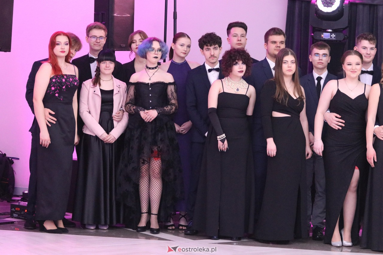 Studniówka 2024 I LO w Ostrołęce [13.01.2024] - zdjęcie #86 - eOstroleka.pl