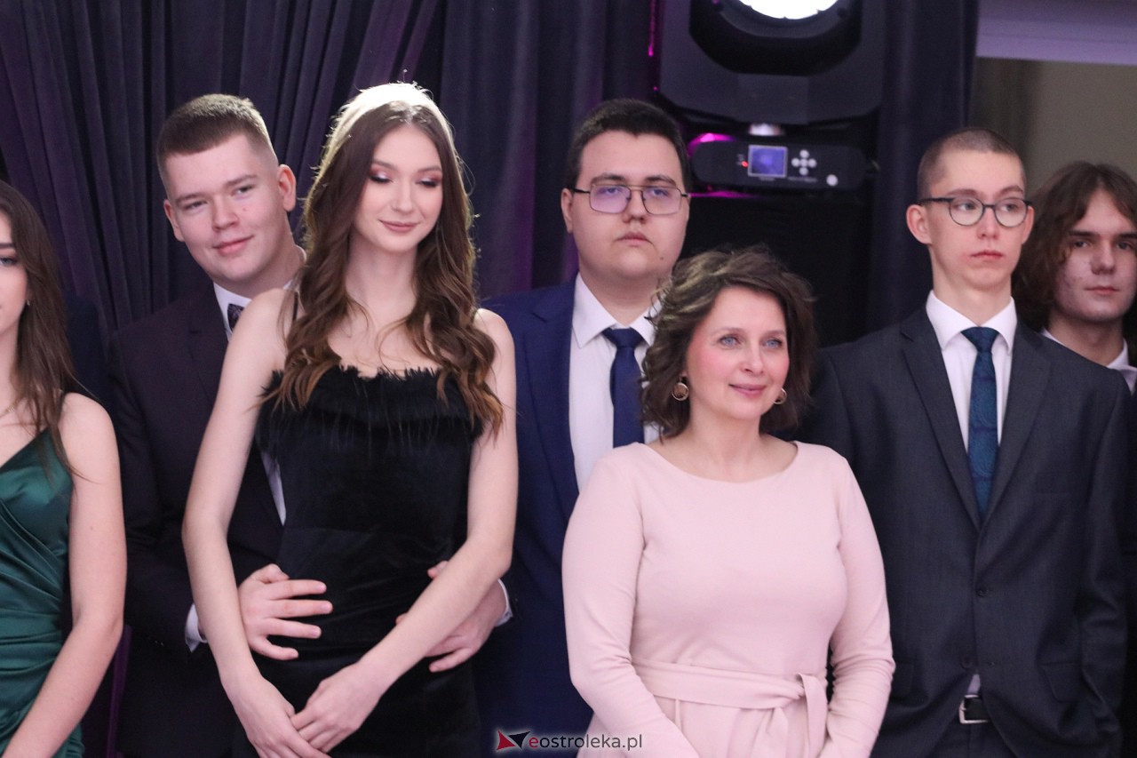 Studniówka 2024 I LO w Ostrołęce [13.01.2024] - zdjęcie #81 - eOstroleka.pl