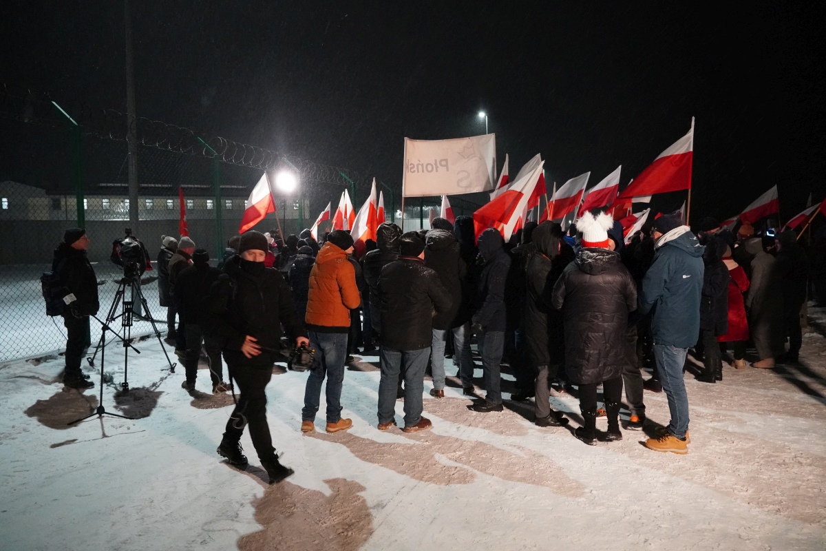 Protest przed ZK w Przytułach Starych [13.01.2024] - zdjęcie #21 - eOstroleka.pl