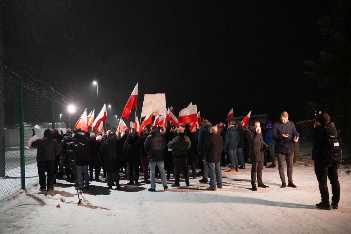 Protest przed ZK w Przytułach Starych [13.01.2024] - zdjęcie #8 - eOstroleka.pl