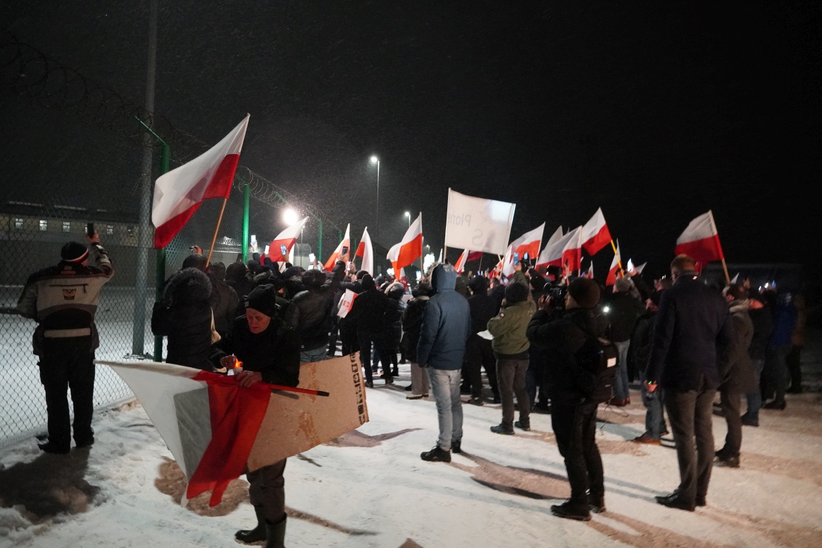Protest przed ZK w Przytułach Starych [13.01.2024] - zdjęcie #6 - eOstroleka.pl
