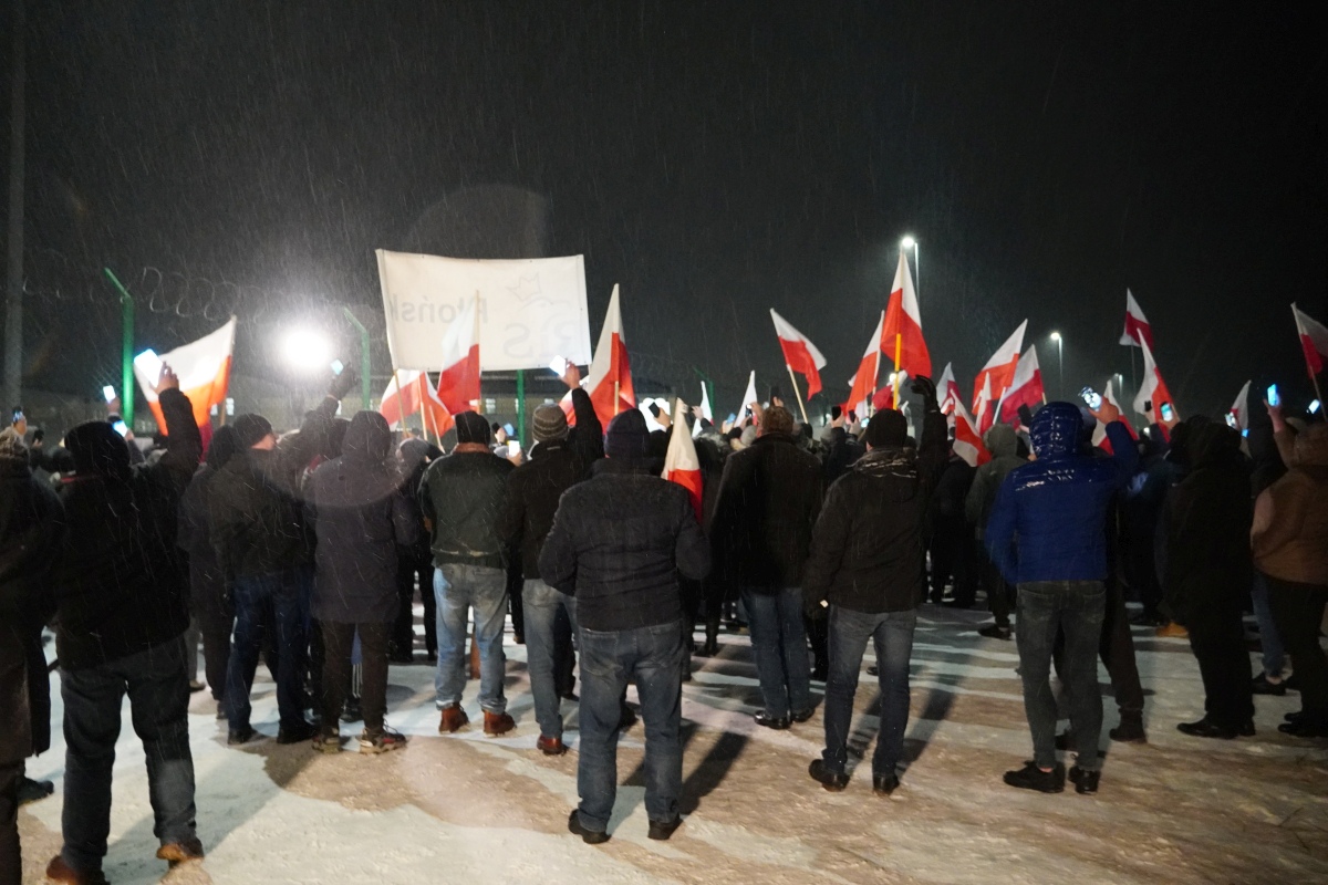 Protest przed ZK w Przytułach Starych [13.01.2024] - zdjęcie #4 - eOstroleka.pl