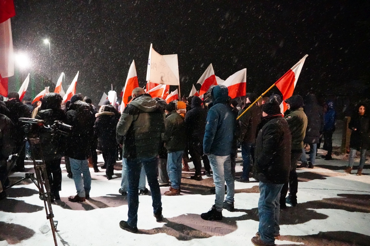Protest przed ZK w Przytułach Starych [13.01.2024] - zdjęcie #1 - eOstroleka.pl