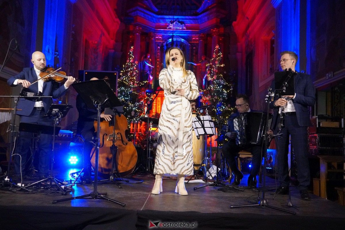 „Kolęda przetrwania” w Ostrołęce – koncert łączący radosne świętowanie z refleksją [13.01.2024] - zdjęcie #16 - eOstroleka.pl