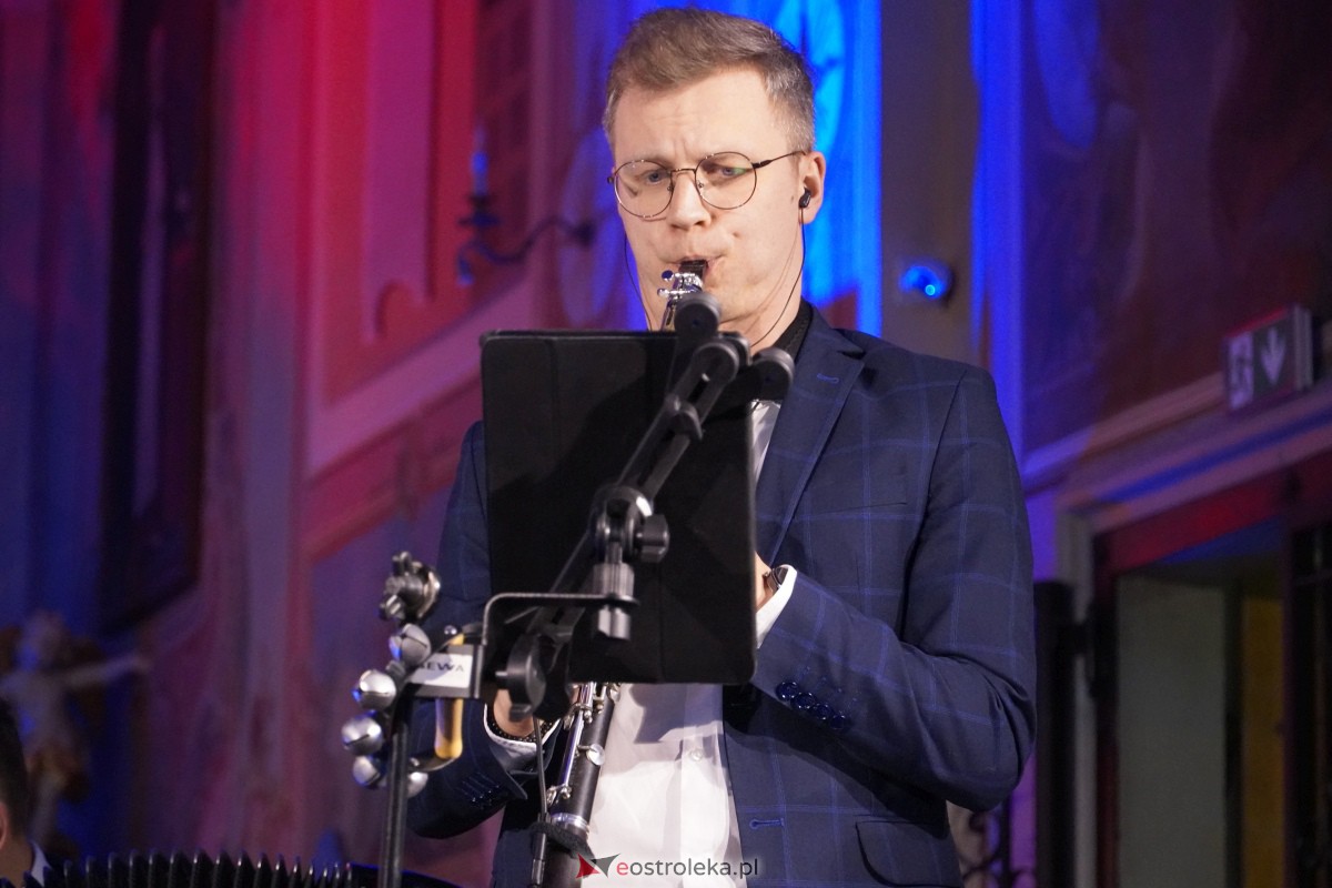 „Kolęda przetrwania” w Ostrołęce – koncert łączący radosne świętowanie z refleksją [13.01.2024] - zdjęcie #14 - eOstroleka.pl