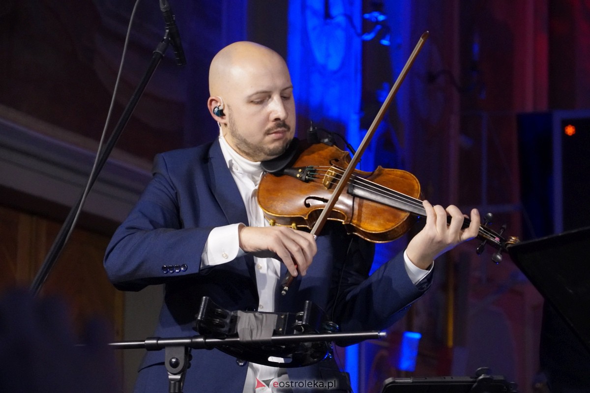 „Kolęda przetrwania” w Ostrołęce – koncert łączący radosne świętowanie z refleksją [13.01.2024] - zdjęcie #13 - eOstroleka.pl