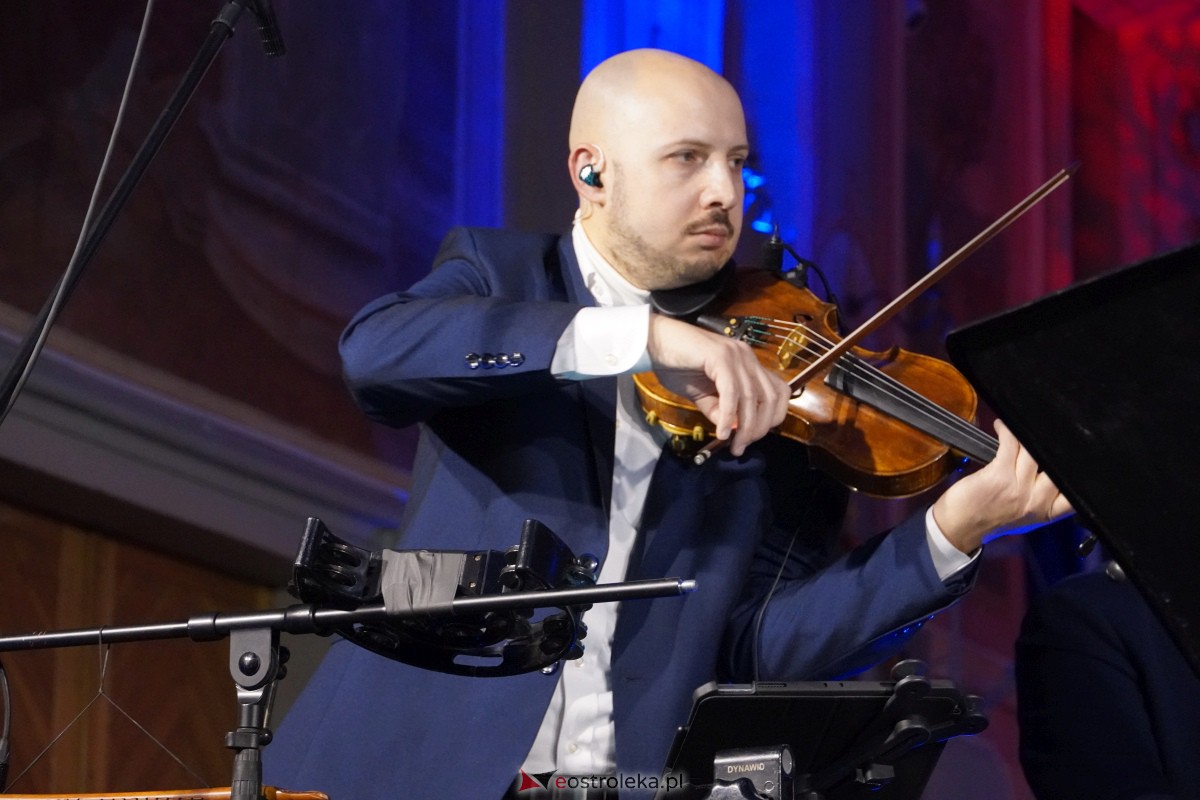 „Kolęda przetrwania” w Ostrołęce – koncert łączący radosne świętowanie z refleksją [13.01.2024] - zdjęcie #10 - eOstroleka.pl