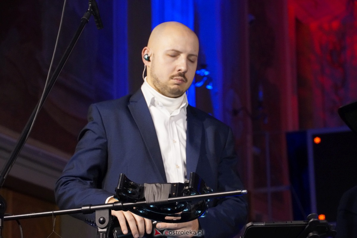 „Kolęda przetrwania” w Ostrołęce – koncert łączący radosne świętowanie z refleksją [13.01.2024] - zdjęcie #8 - eOstroleka.pl