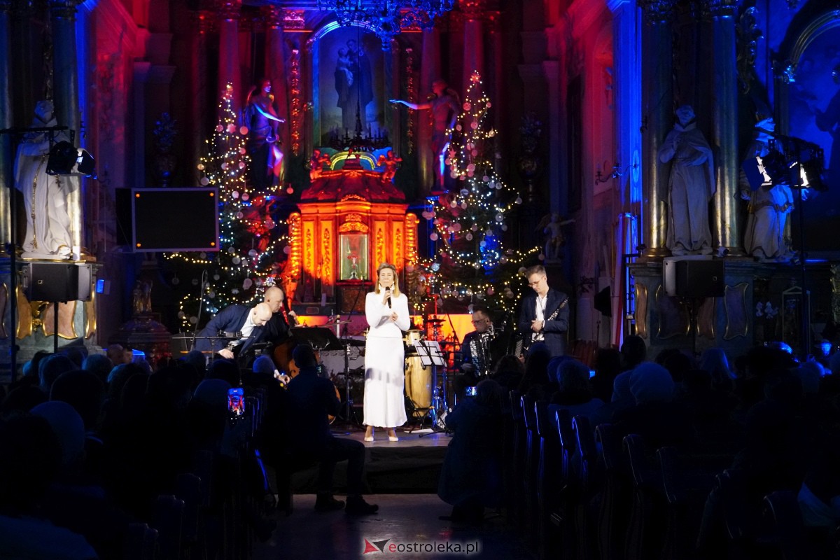 „Kolęda przetrwania” w Ostrołęce – koncert łączący radosne świętowanie z refleksją [13.01.2024] - zdjęcie #1 - eOstroleka.pl