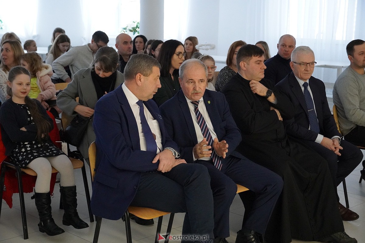Koncert Galowy laureatów Przeglądu Kolęd i Pastorałek w Baranowie [14.01.2024] - zdjęcie #60 - eOstroleka.pl