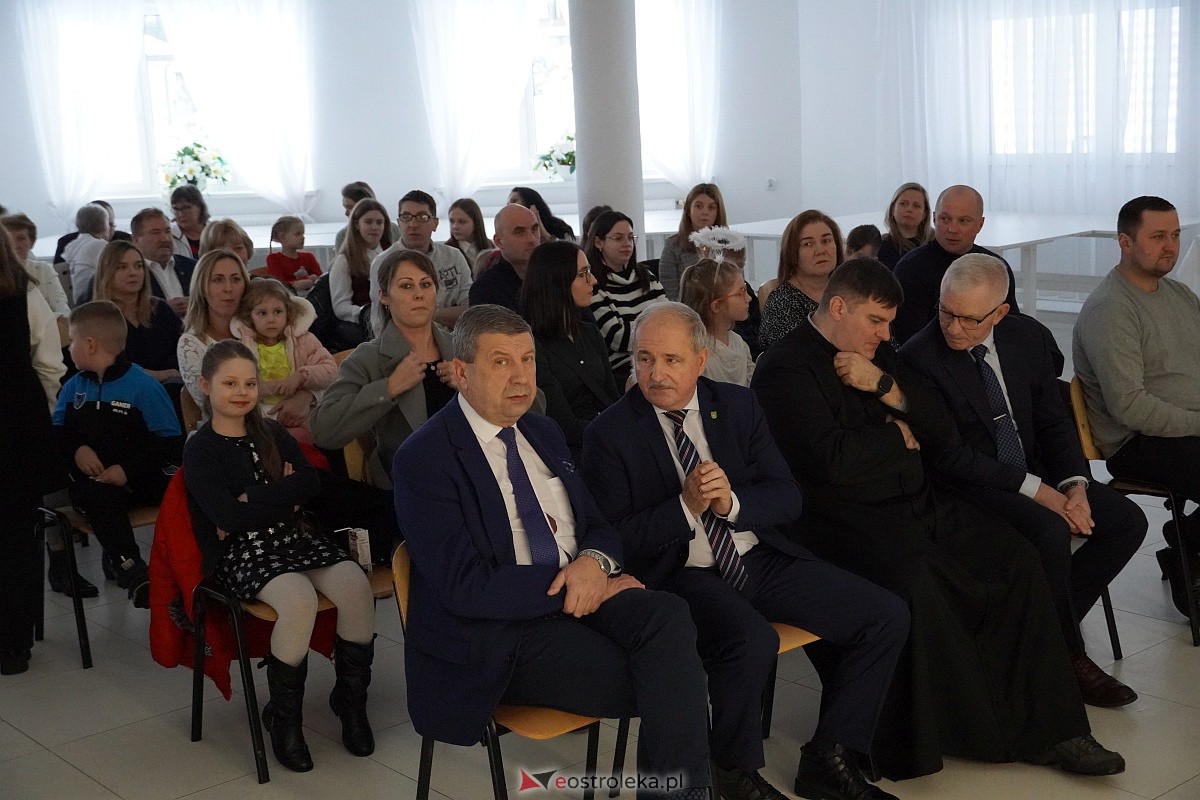 Koncert Galowy laureatów Przeglądu Kolęd i Pastorałek w Baranowie [14.01.2024] - zdjęcie #57 - eOstroleka.pl