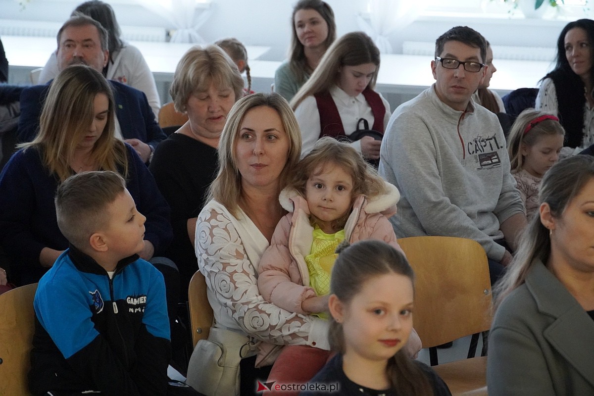 Koncert Galowy laureatów Przeglądu Kolęd i Pastorałek w Baranowie [14.01.2024] - zdjęcie #50 - eOstroleka.pl