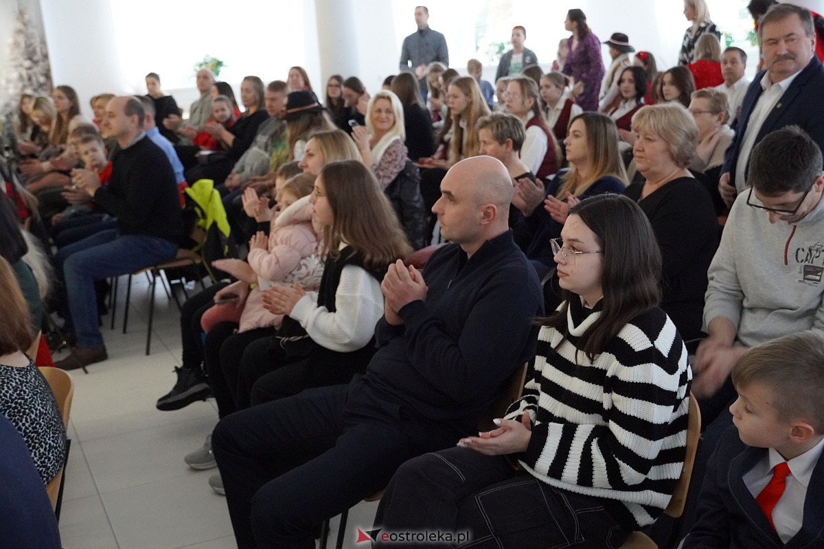 Koncert Galowy laureatów Przeglądu Kolęd i Pastorałek w Baranowie [14.01.2024] - zdjęcie #33 - eOstroleka.pl