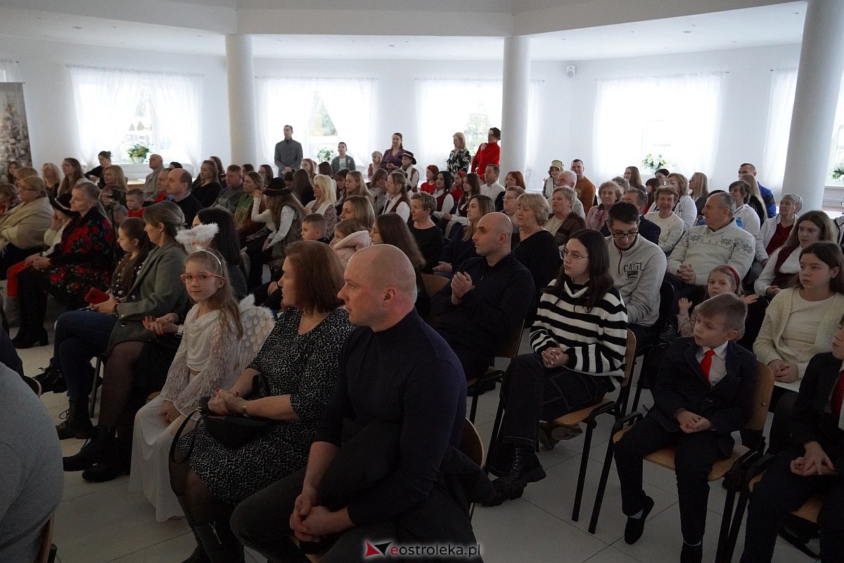 Koncert Galowy laureatów Przeglądu Kolęd i Pastorałek w Baranowie [14.01.2024] - zdjęcie #32 - eOstroleka.pl