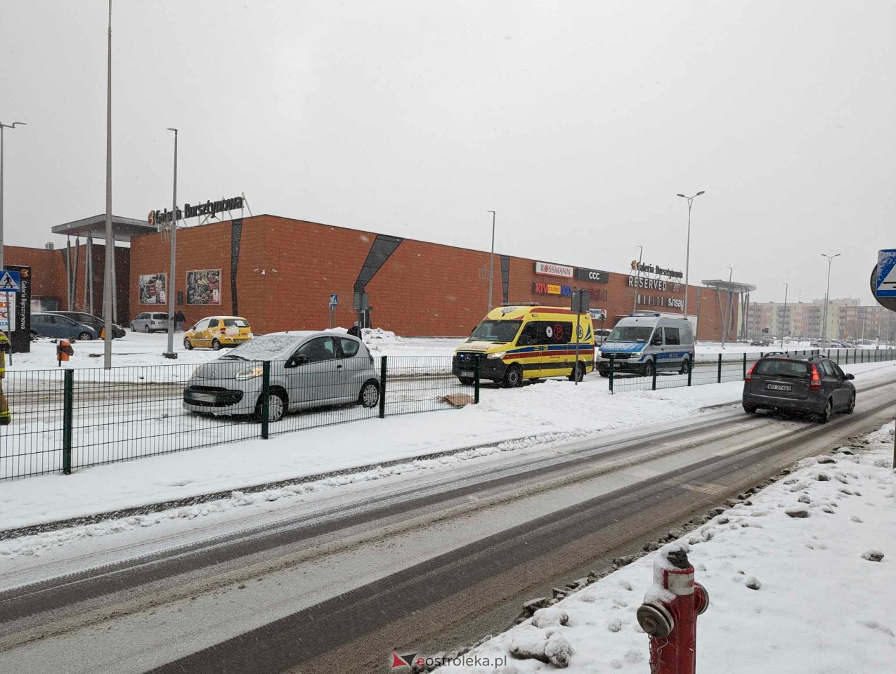 Potrącenie pieszego na F. Nila w Ostrołęce [15.01.2024] - zdjęcie #8 - eOstroleka.pl