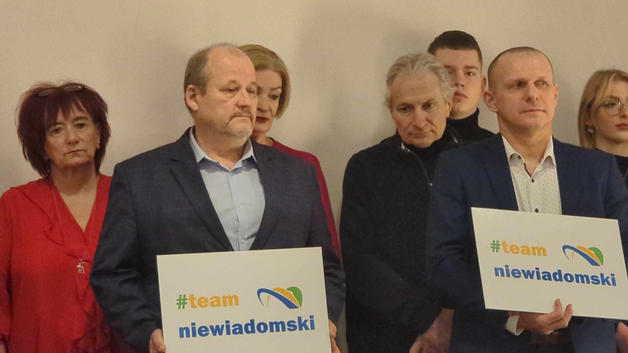 Konferencja prasowa Pawła Niewiadomskiego [18.01.2024] - zdjęcie #7 - eOstroleka.pl