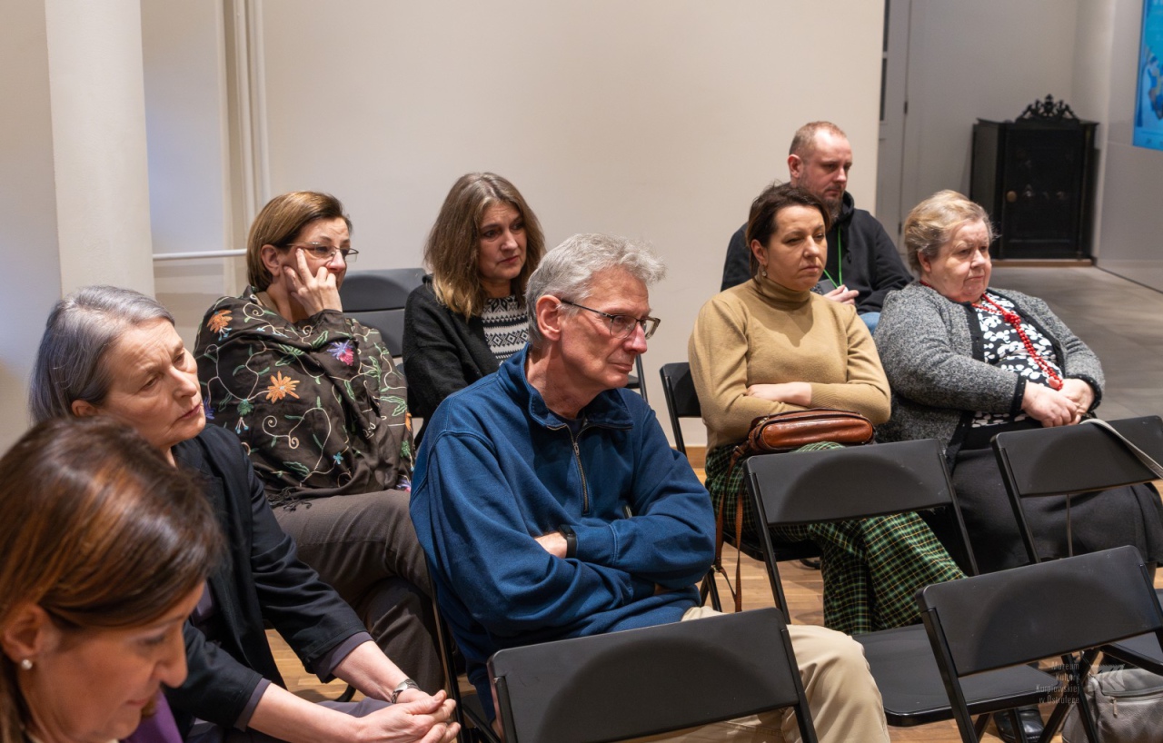 Spotkanie autorskie z Bogumiłem Wójcikiem w Muzeum Kultury Kurpiowskiej [19.01.2024] - zdjęcie #3 - eOstroleka.pl