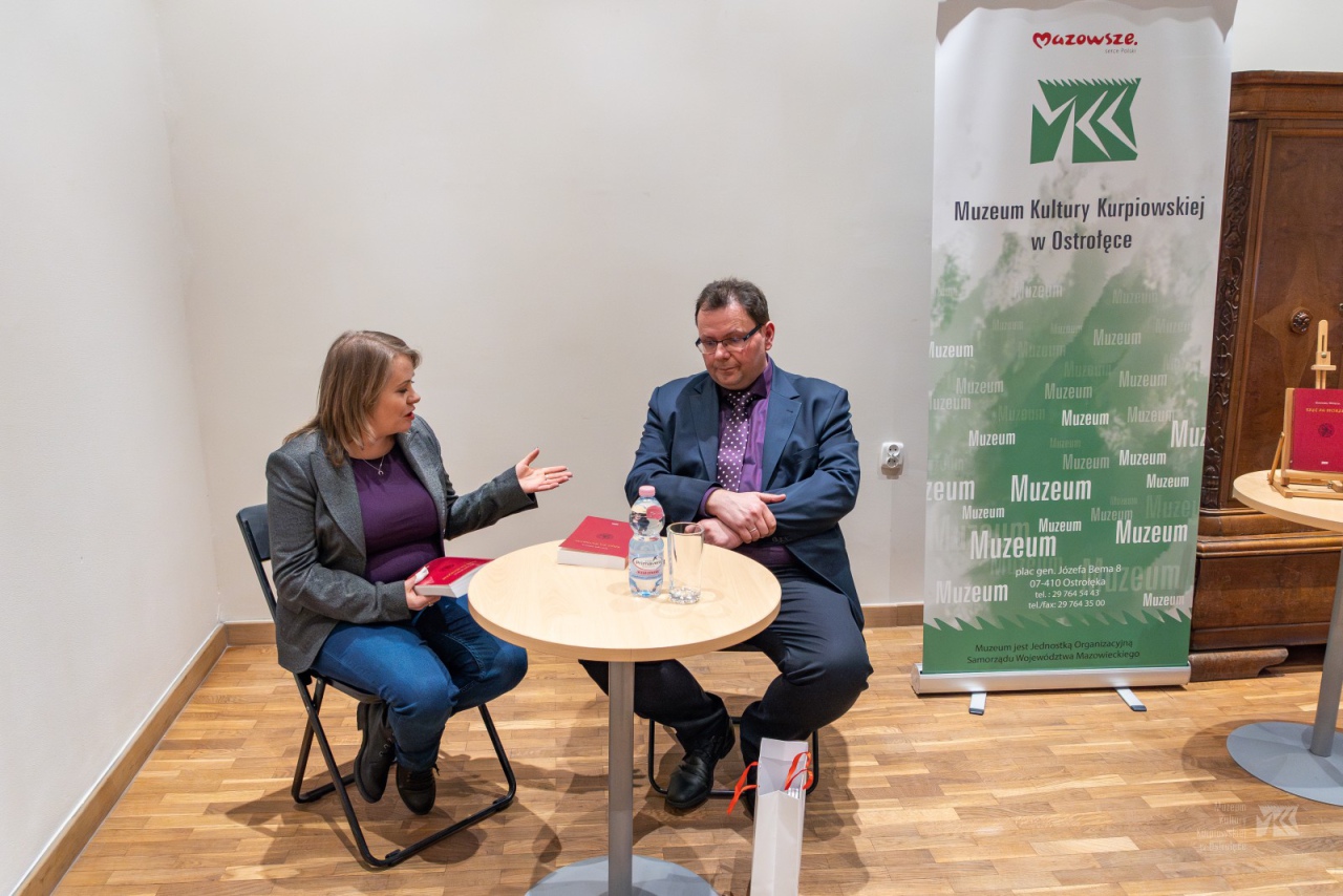 Spotkanie autorskie z Bogumiłem Wójcikiem w Muzeum Kultury Kurpiowskiej [19.01.2024] - zdjęcie #7 - eOstroleka.pl