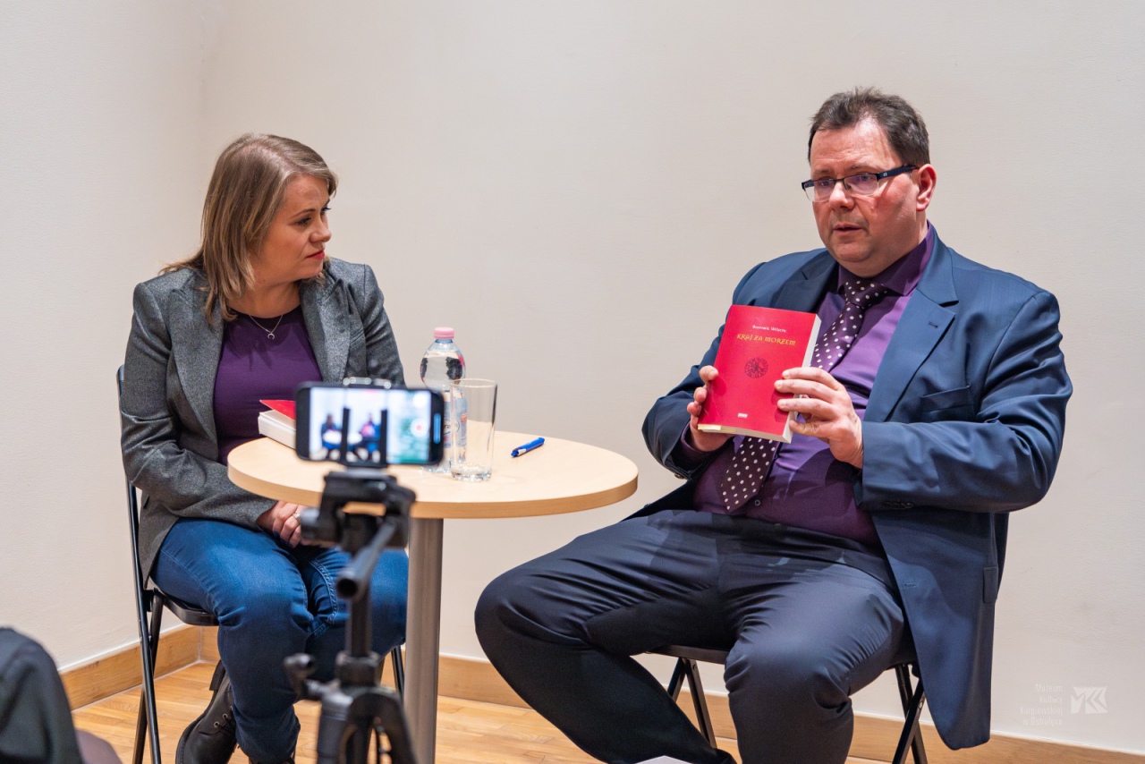 Spotkanie autorskie z Bogumiłem Wójcikiem w Muzeum Kultury Kurpiowskiej [19.01.2024] - zdjęcie #1 - eOstroleka.pl