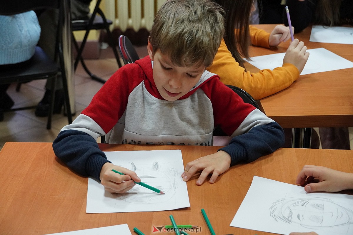 Manga i komiks w rękach młodych ostrołęczan. Warsztaty pod okiem Szymona Teluka [19.01.2024] - zdjęcie #21 - eOstroleka.pl