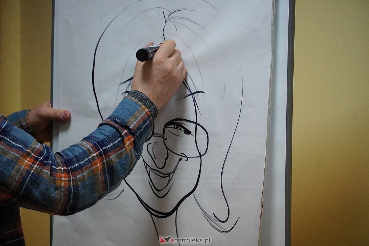 Manga i komiks w rękach młodych ostrołęczan. Warsztaty pod okiem Szymona Teluka [19.01.2024] - zdjęcie #18 - eOstroleka.pl