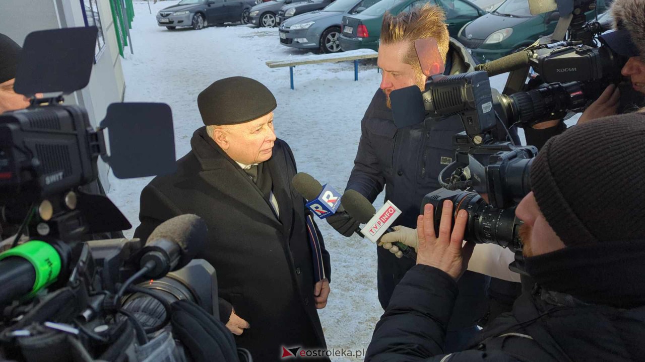 Prezes PiS Jarosław Kaczyński w ZK w Przytułach Starych [19.01.2024] - zdjęcie #10 - eOstroleka.pl
