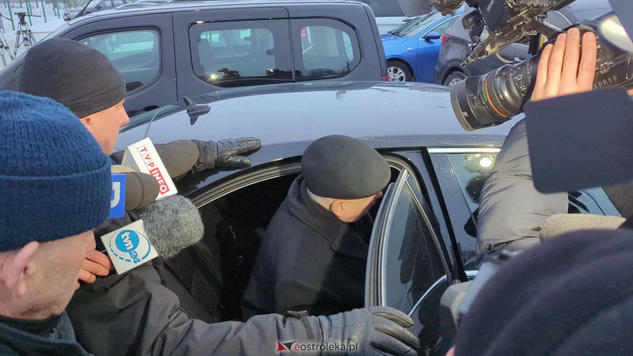 Prezes PiS Jarosław Kaczyński w ZK w Przytułach Starych [19.01.2024] - zdjęcie #8 - eOstroleka.pl