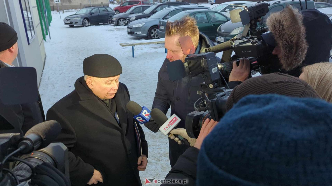 Prezes PiS Jarosław Kaczyński w ZK w Przytułach Starych [19.01.2024] - zdjęcie #7 - eOstroleka.pl