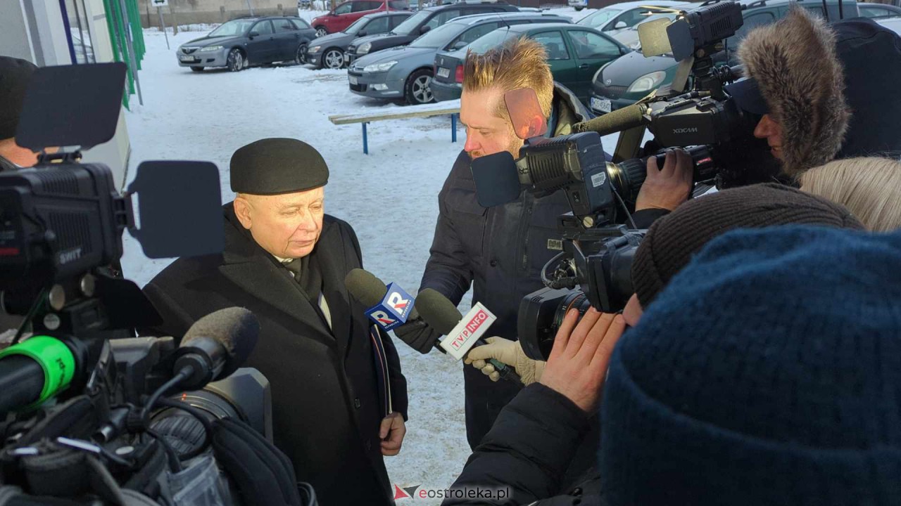 Prezes PiS Jarosław Kaczyński w ZK w Przytułach Starych [19.01.2024] - zdjęcie #1 - eOstroleka.pl