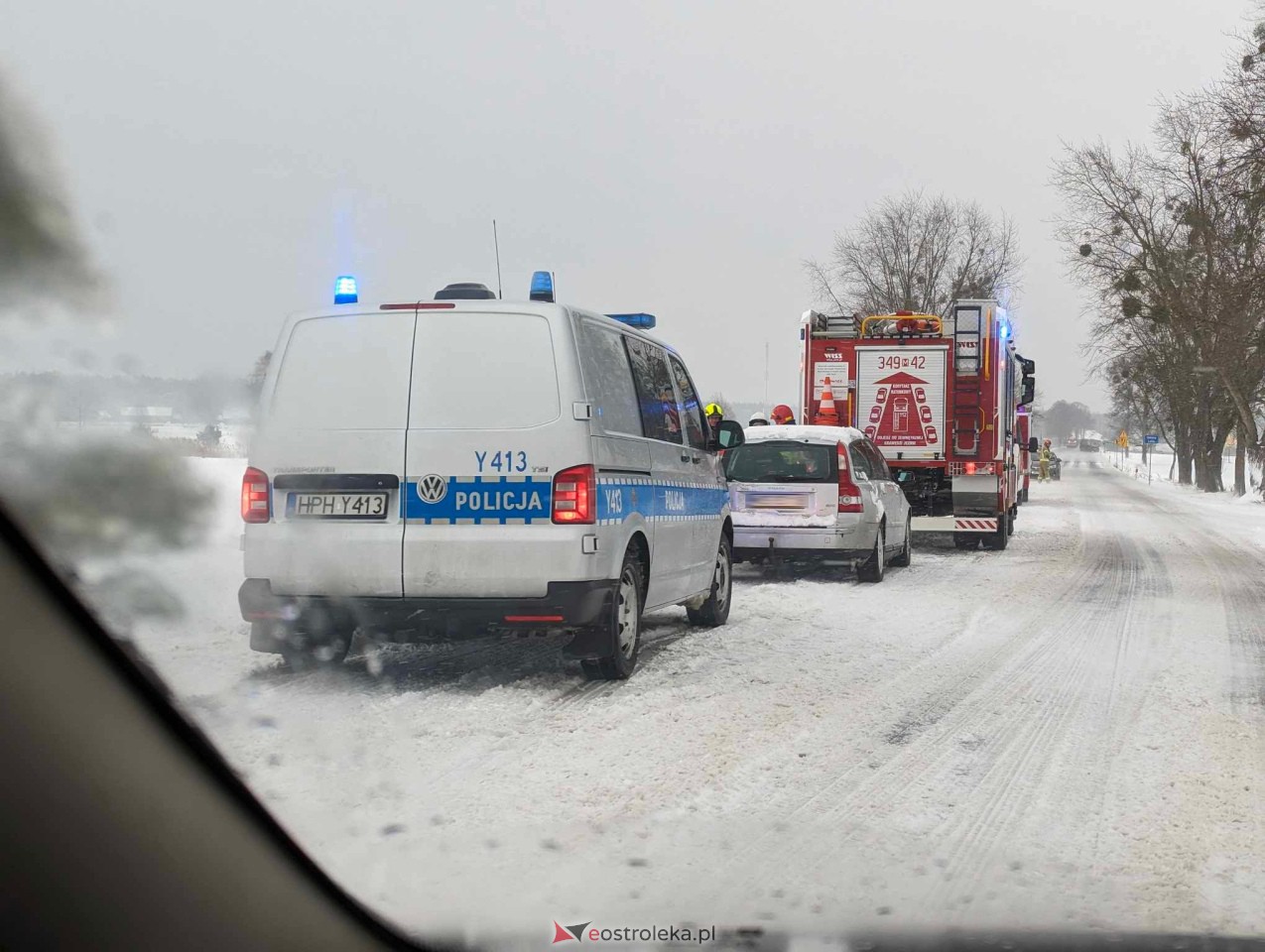 Dachowanie osobówki na DK-53 między Ostrołęką a Dylewem [20.01.2024] - zdjęcie #3 - eOstroleka.pl