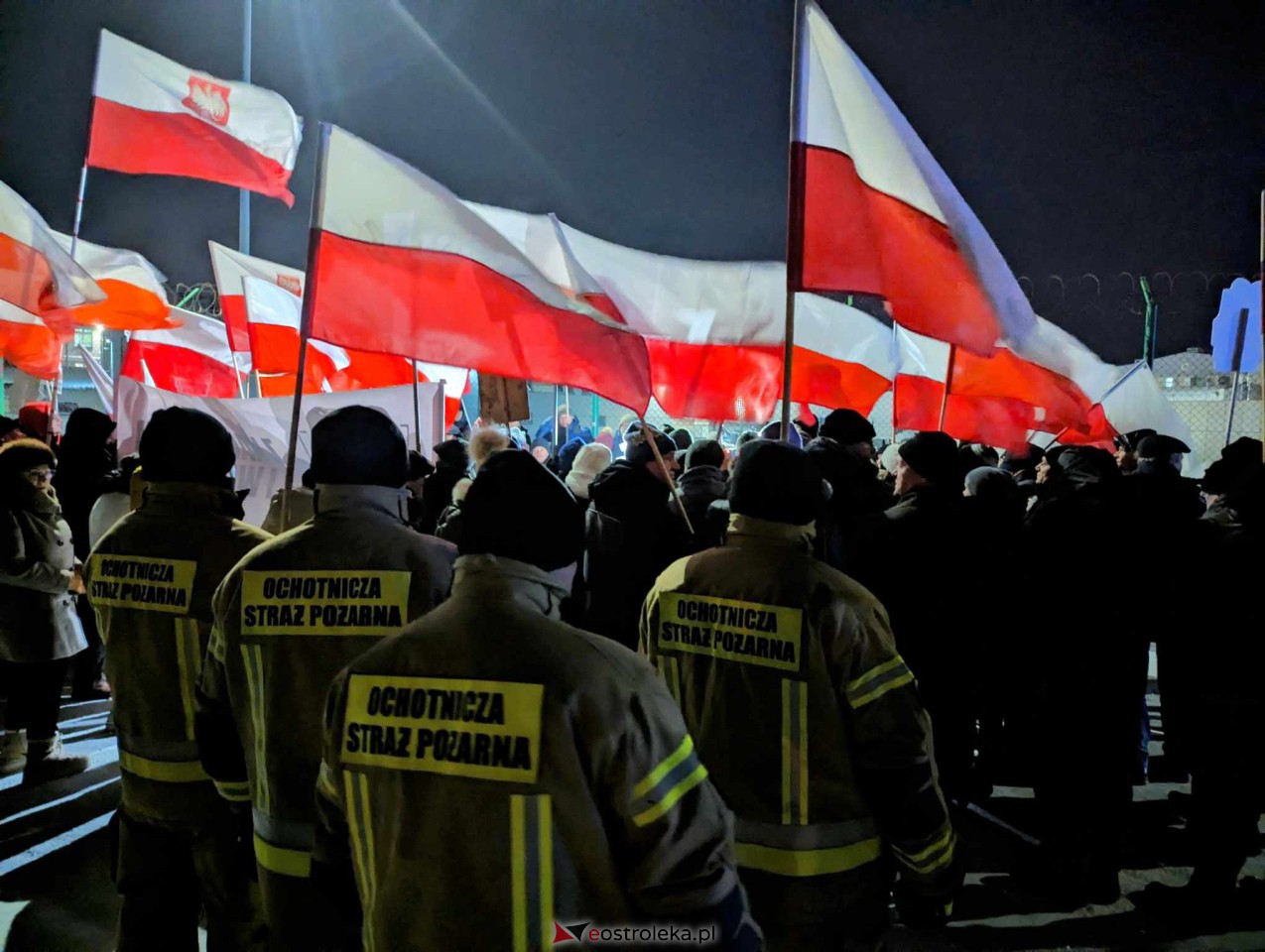 Manifestacja przed więzieniem w Przytułach Starych [21.01.2024] - zdjęcie #16 - eOstroleka.pl