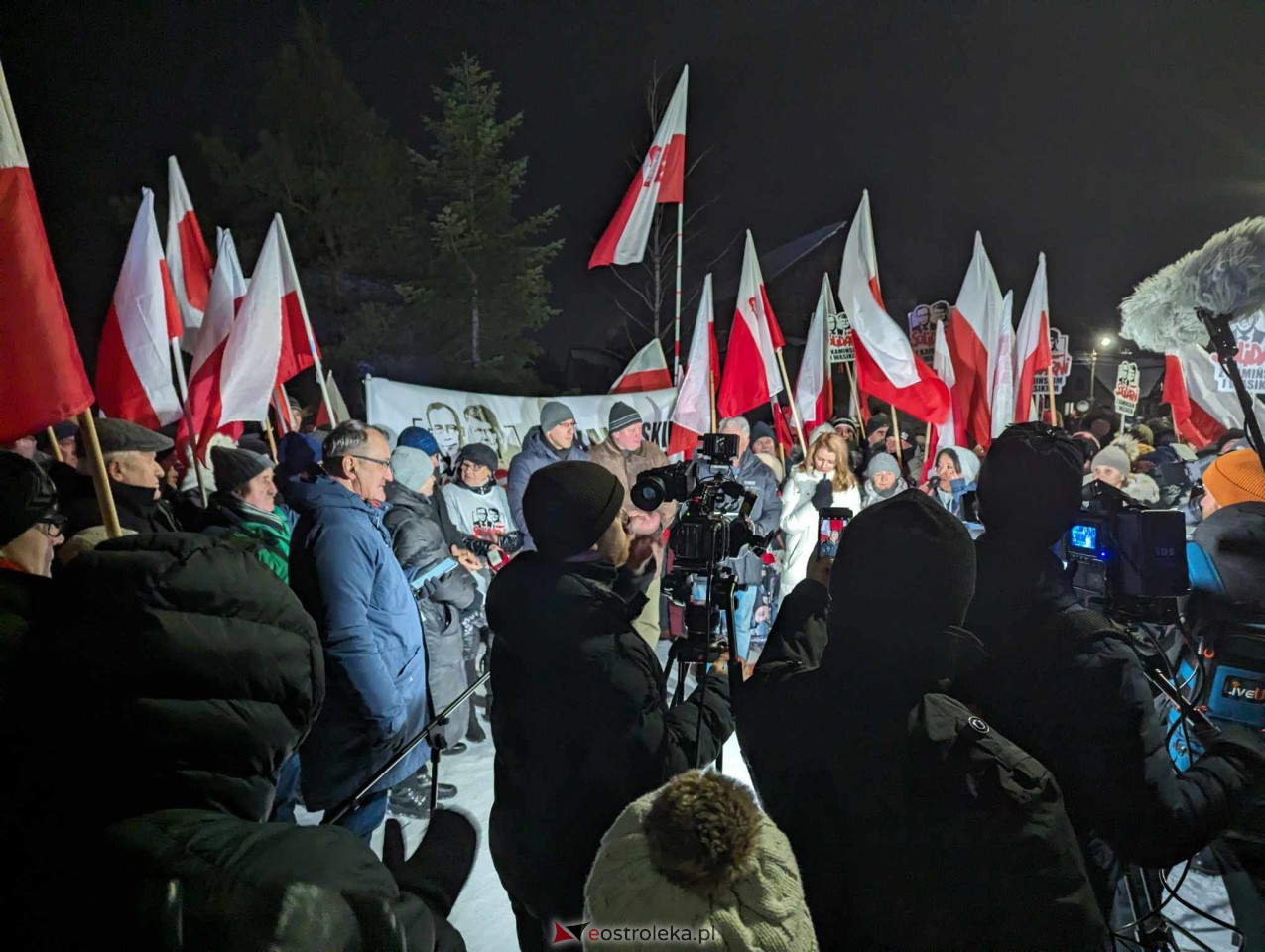 Manifestacja przed więzieniem w Przytułach Starych [21.01.2024] - zdjęcie #30 - eOstroleka.pl