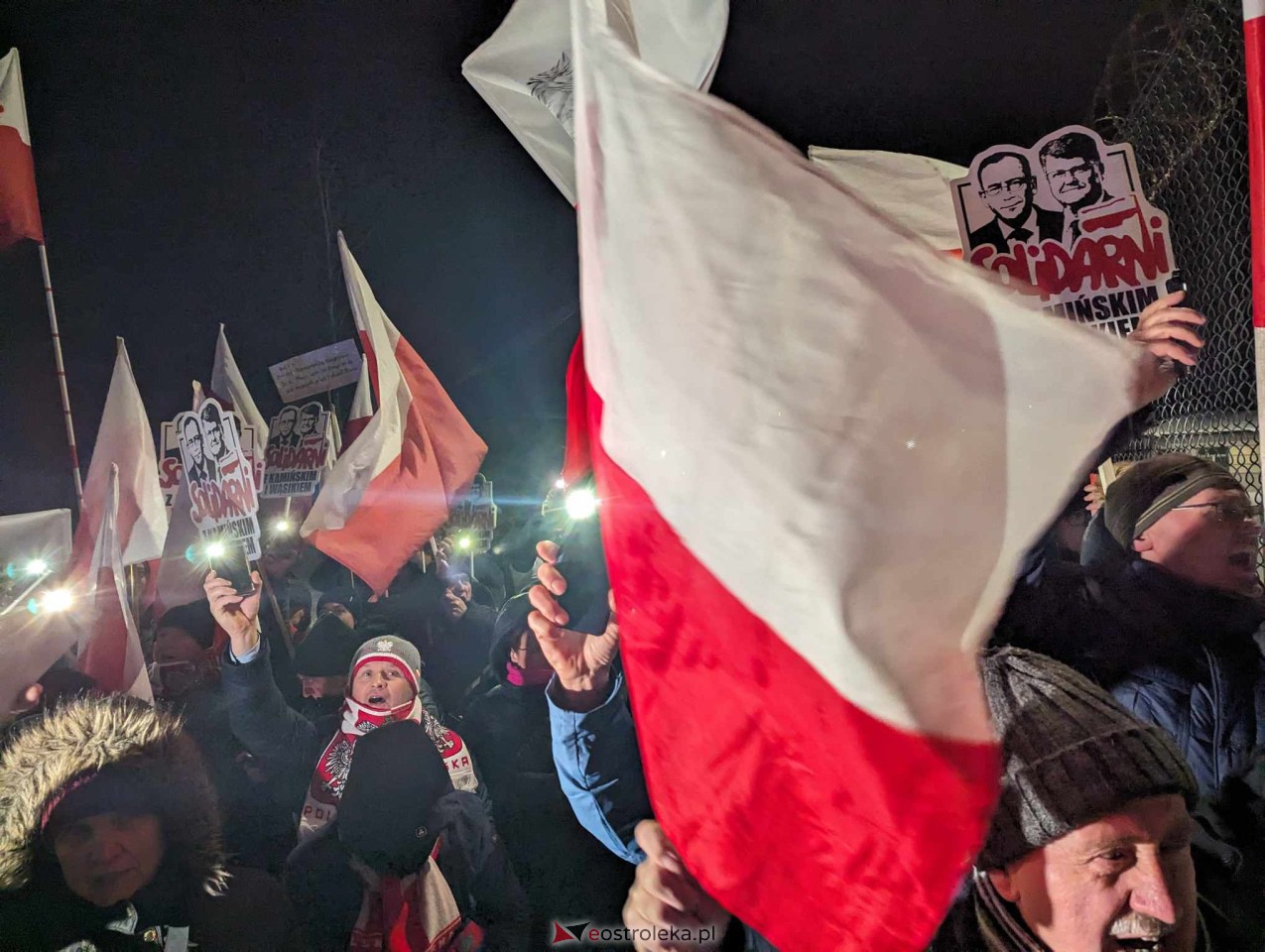 Manifestacja przed więzieniem w Przytułach Starych [21.01.2024] - zdjęcie #32 - eOstroleka.pl