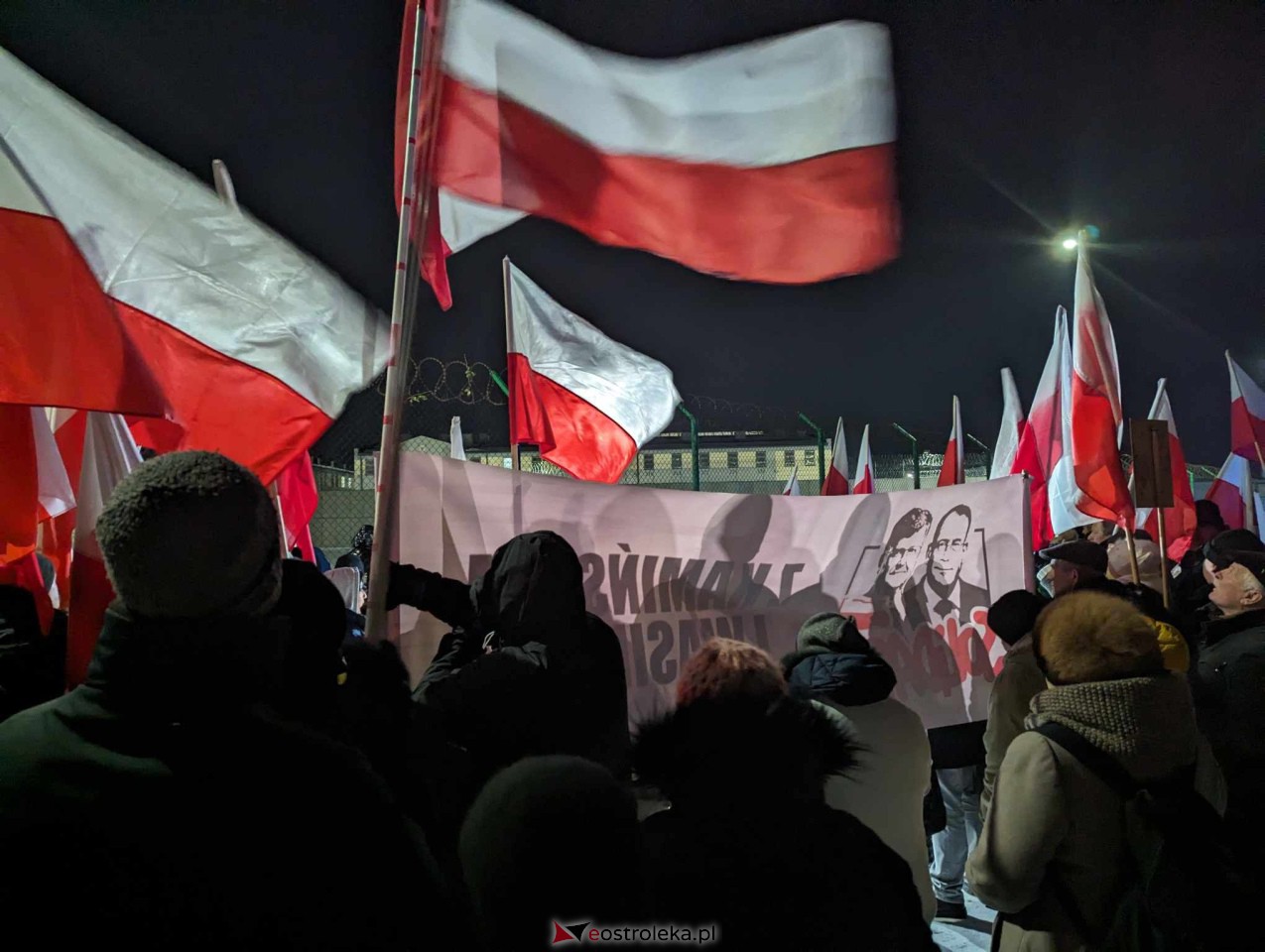 Manifestacja przed więzieniem w Przytułach Starych [21.01.2024] - zdjęcie #33 - eOstroleka.pl