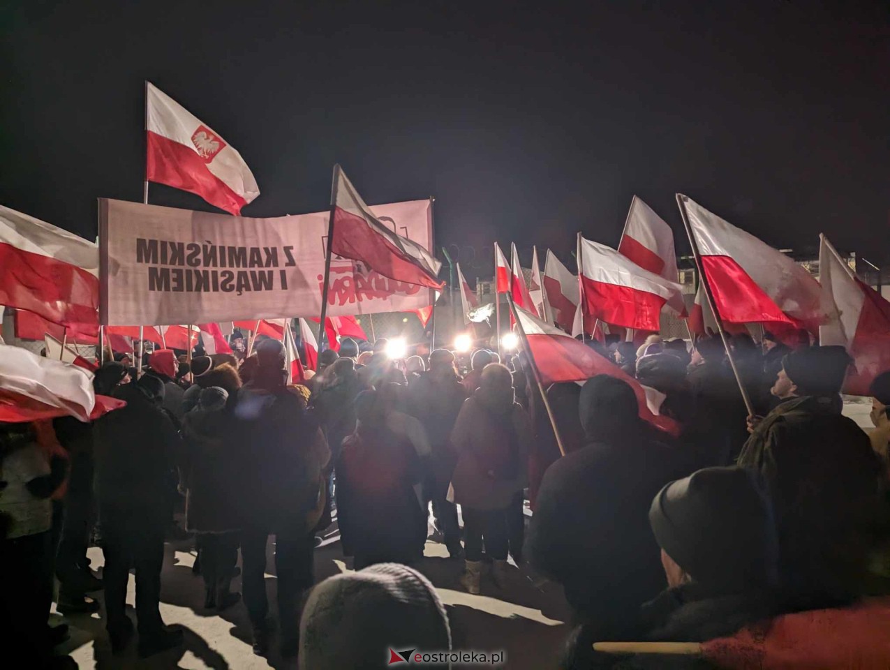 Manifestacja przed więzieniem w Przytułach Starych [21.01.2024] - zdjęcie #35 - eOstroleka.pl