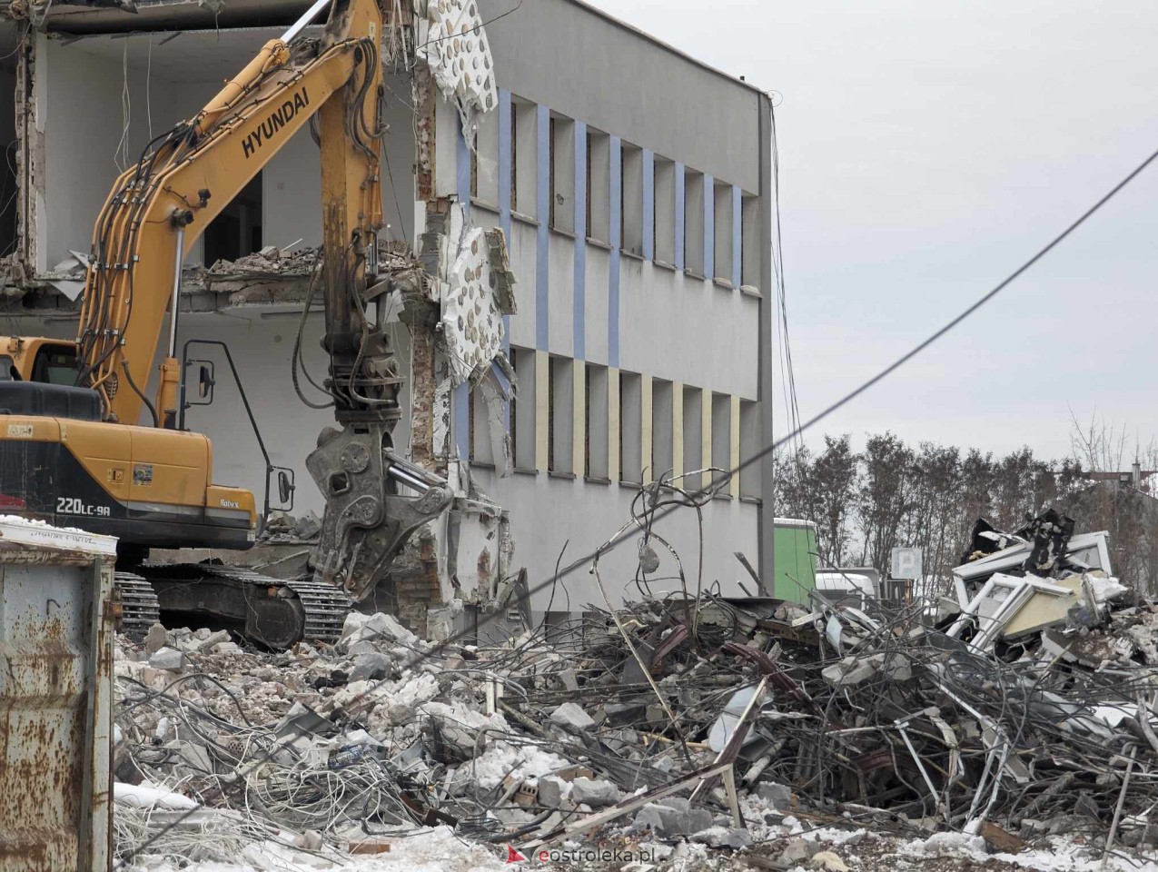 Bydynki po dawnym PKS Ostrołęka znikają z krajobrazu miasta [22.01.2023] - zdjęcie #5 - eOstroleka.pl
