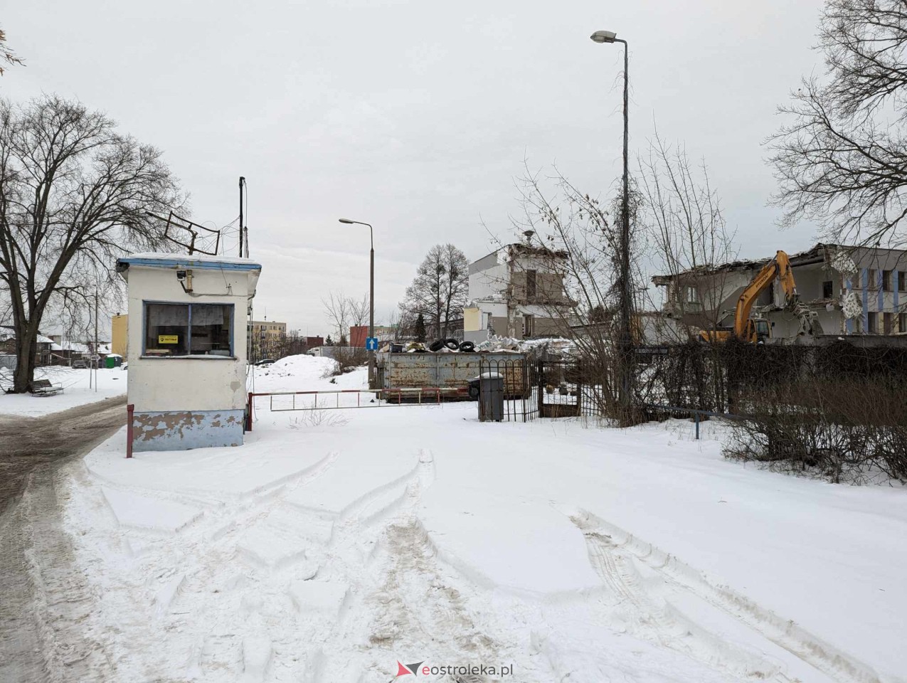 Bydynki po dawnym PKS Ostrołęka znikają z krajobrazu miasta [22.01.2023] - zdjęcie #9 - eOstroleka.pl