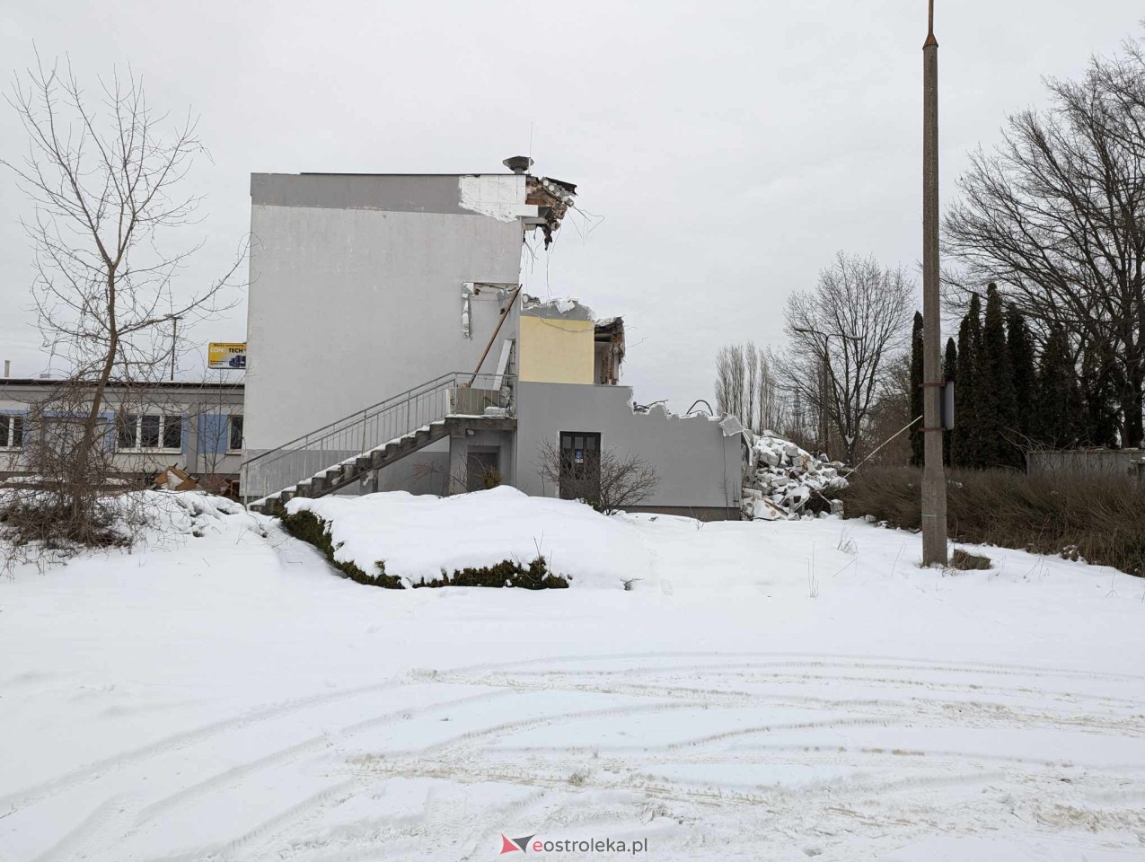 Bydynki po dawnym PKS Ostrołęka znikają z krajobrazu miasta [22.01.2023] - zdjęcie #2 - eOstroleka.pl
