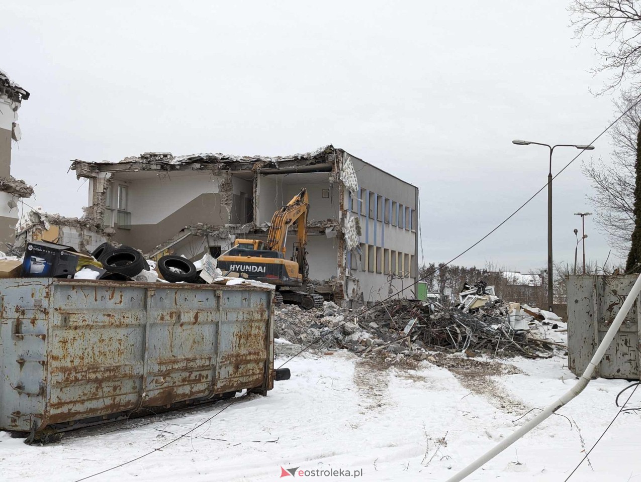 Bydynki po dawnym PKS Ostrołęka znikają z krajobrazu miasta [22.01.2023] - zdjęcie #6 - eOstroleka.pl