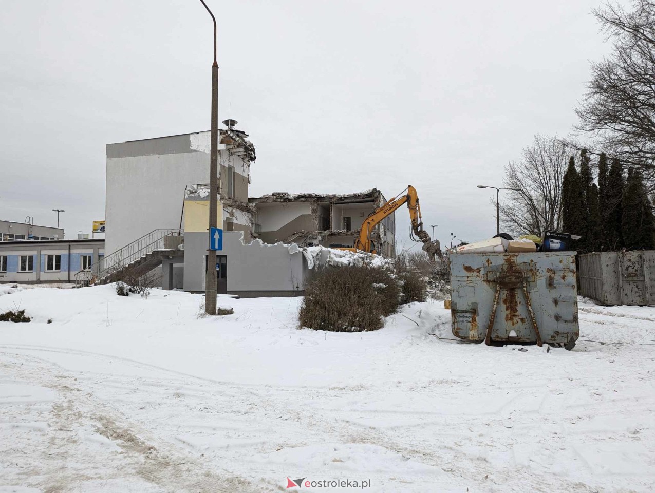 Bydynki po dawnym PKS Ostrołęka znikają z krajobrazu miasta [22.01.2023] - zdjęcie #3 - eOstroleka.pl