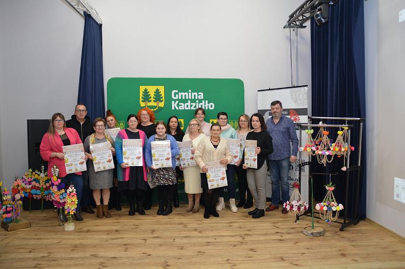 Kurpiowskie cacka - plastyka obrzędowa na warsztatach w Kadzidle [23.01.2024] - zdjęcie #10 - eOstroleka.pl