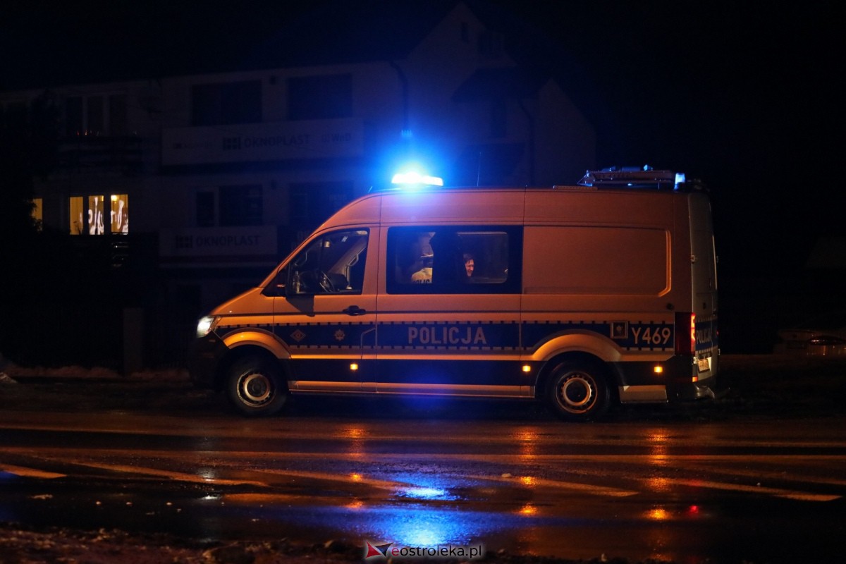 Zniszczone auta na Stacha Konwy [23.01.2024] - zdjęcie #20 - eOstroleka.pl