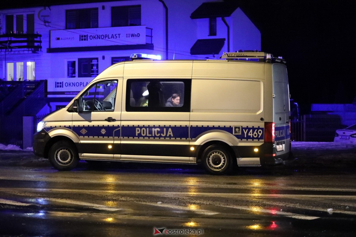 Zniszczone auta na Stacha Konwy [23.01.2024] - zdjęcie #9 - eOstroleka.pl