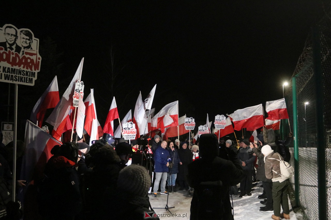 Maciej Wąsik wychodzi z więzienia w Przytułach Starych [23.01.2024] - zdjęcie #50 - eOstroleka.pl