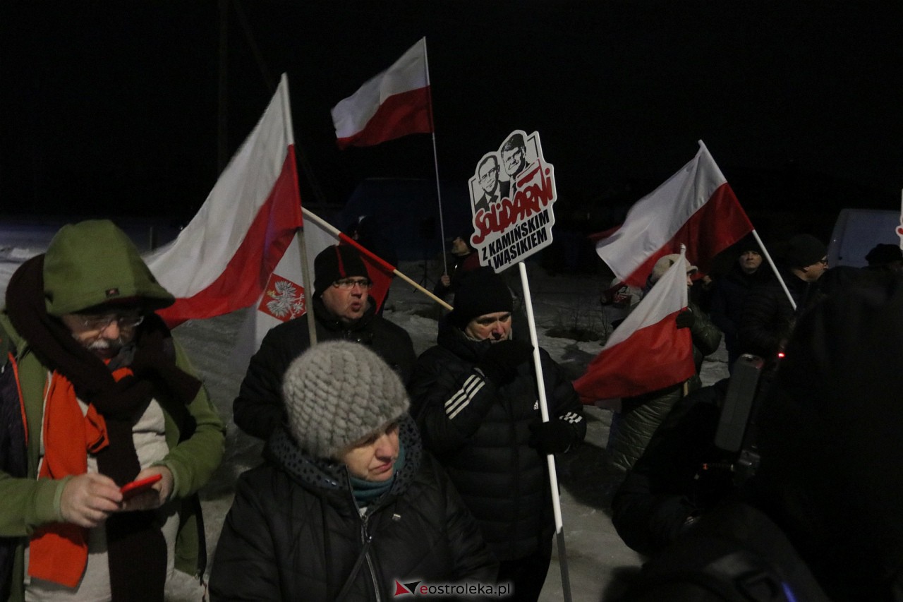 Maciej Wąsik wychodzi z więzienia w Przytułach Starych [23.01.2024] - zdjęcie #36 - eOstroleka.pl