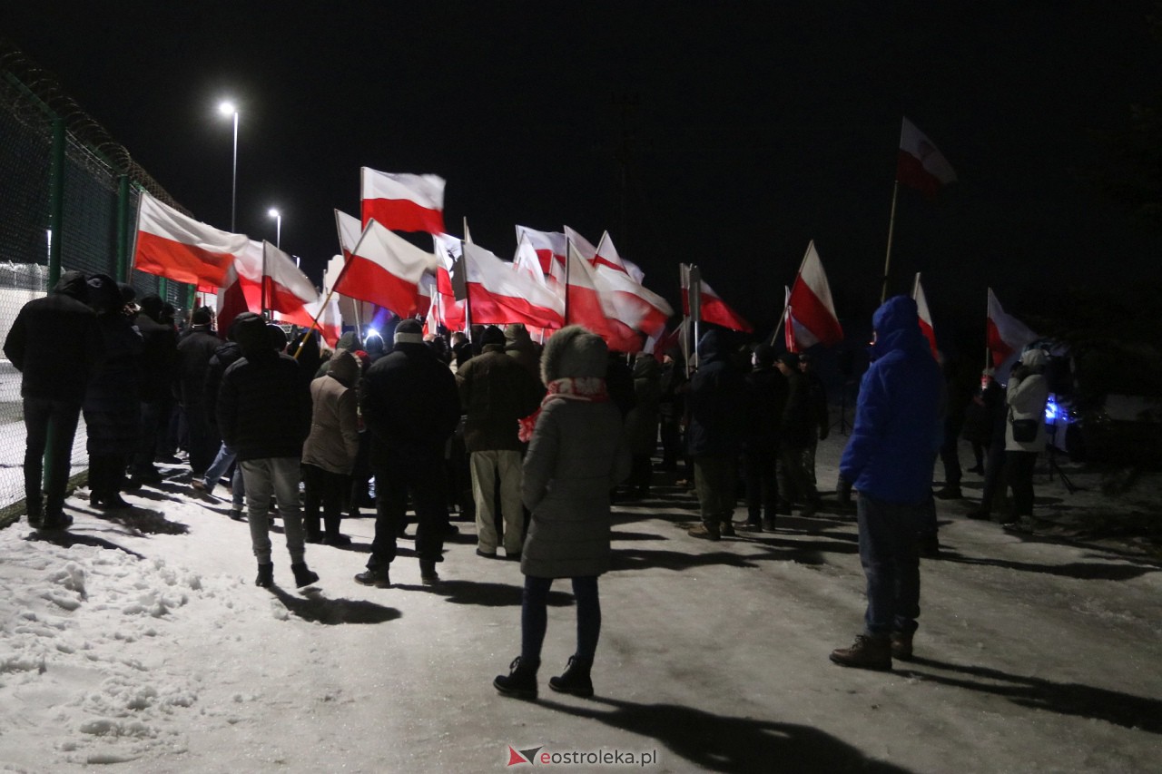 Maciej Wąsik wychodzi z więzienia w Przytułach Starych [23.01.2024] - zdjęcie #8 - eOstroleka.pl