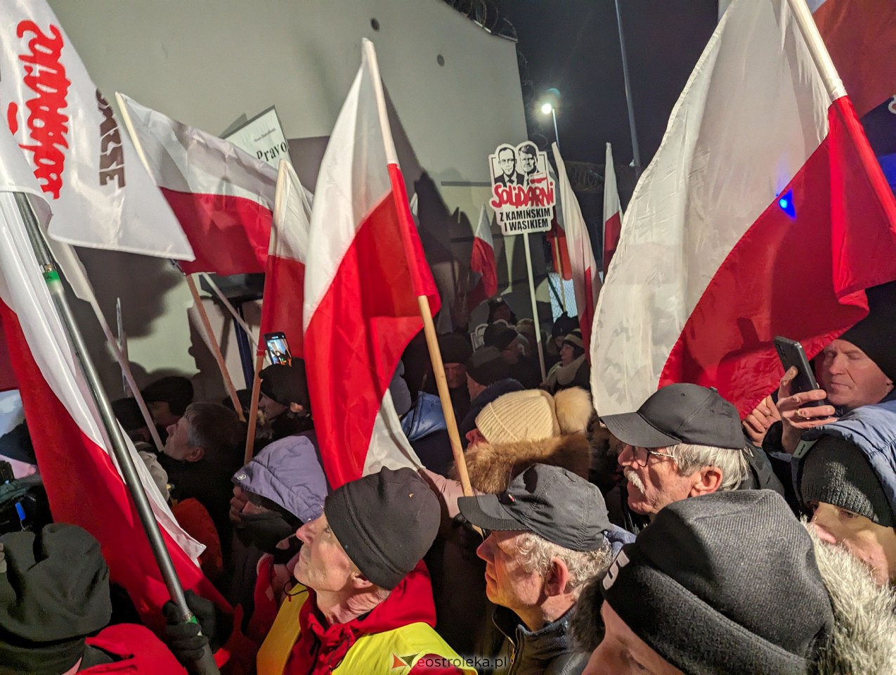 Maciej Wąsik wychodzi z więzienia w Przytułach Starych [23.01.2024] - zdjęcie #80 - eOstroleka.pl