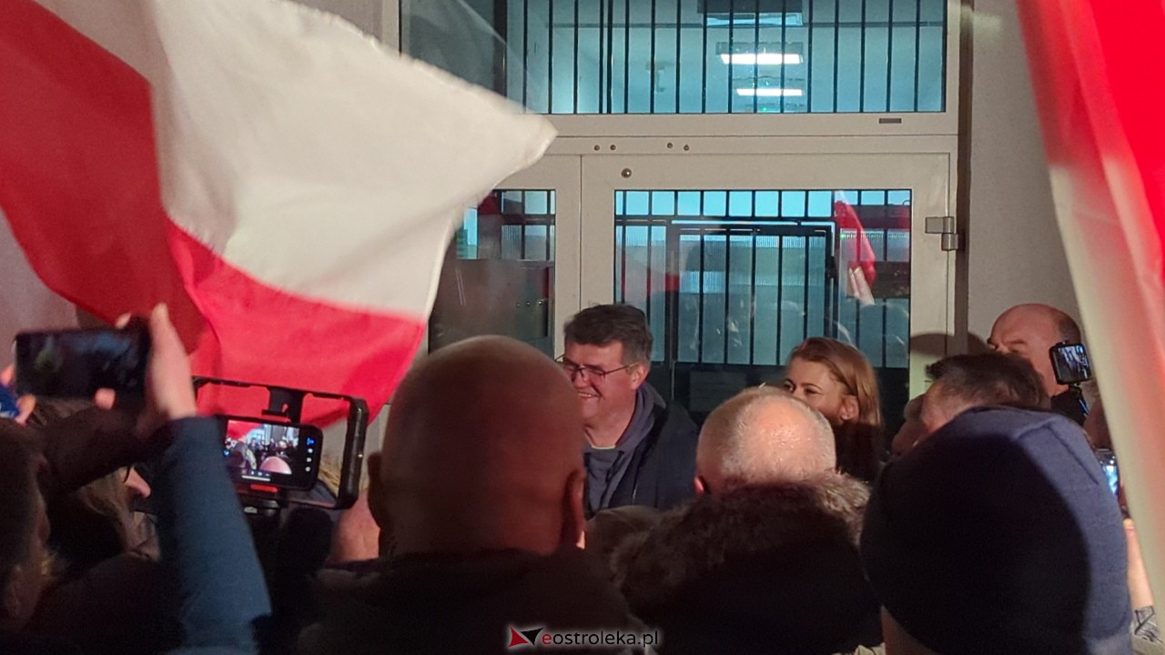 Maciej Wąsik wychodzi z więzienia w Przytułach Starych [23.01.2024] - zdjęcie #77 - eOstroleka.pl